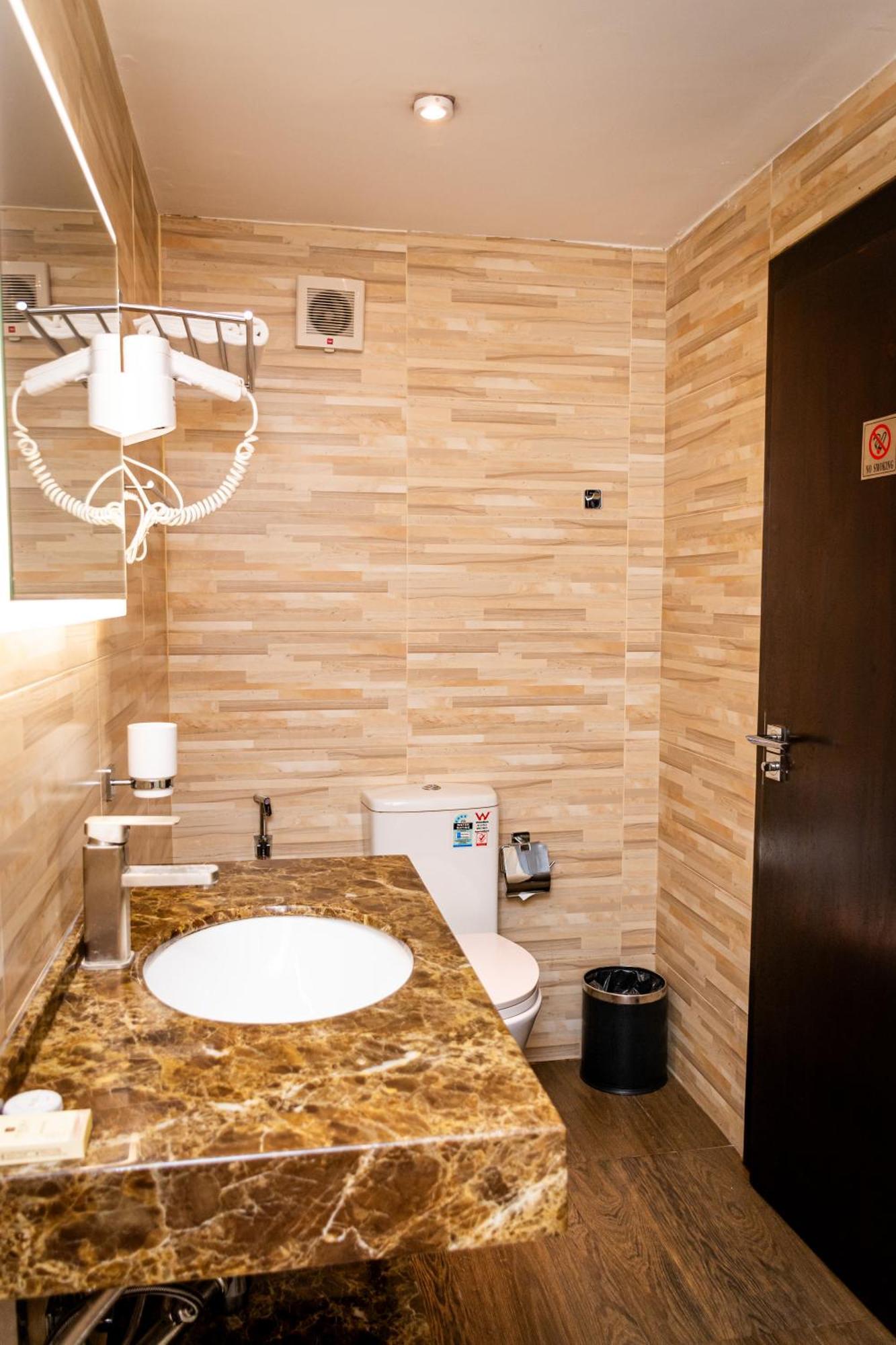 Hotel Viveka Colombo 3*